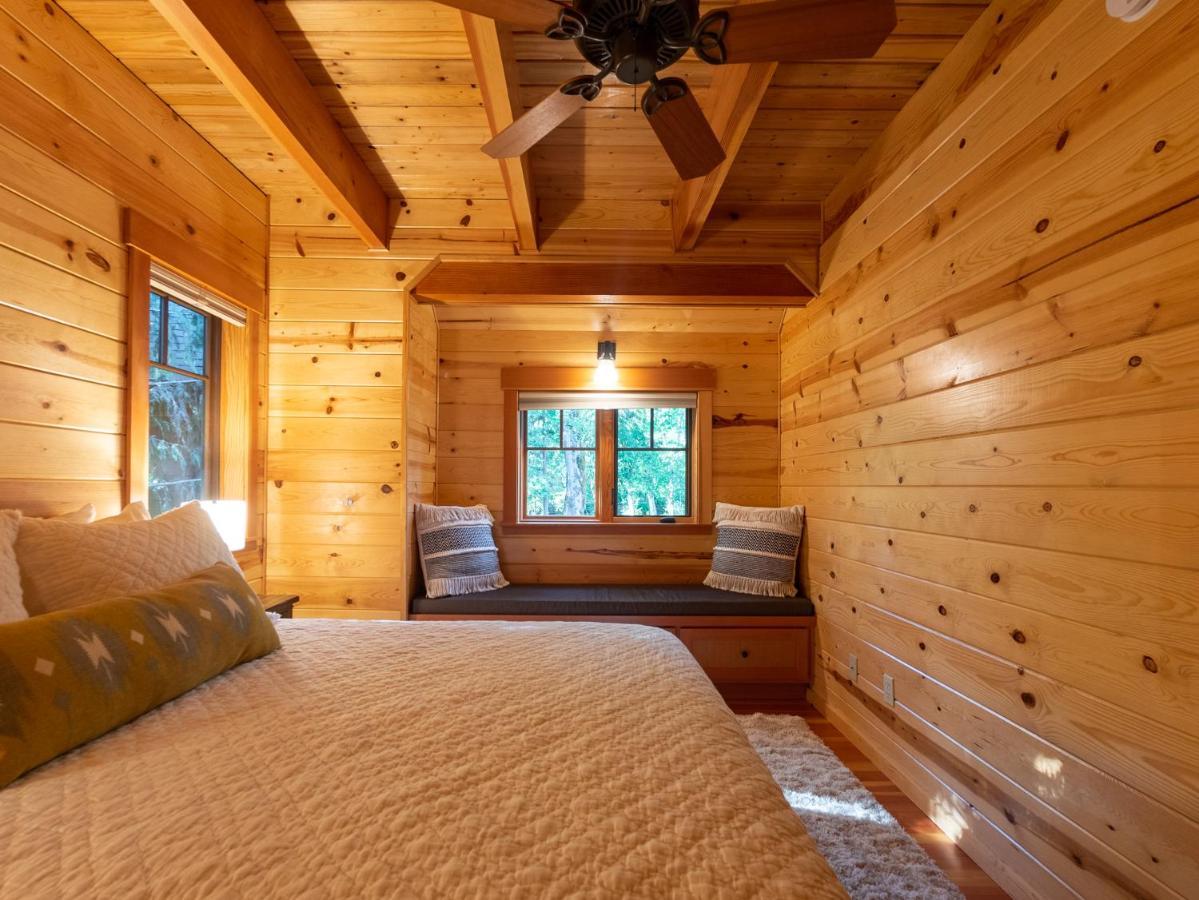 On The River Wooded Bliss Cabin Near Loloma McKenzie Bridge Exterior photo