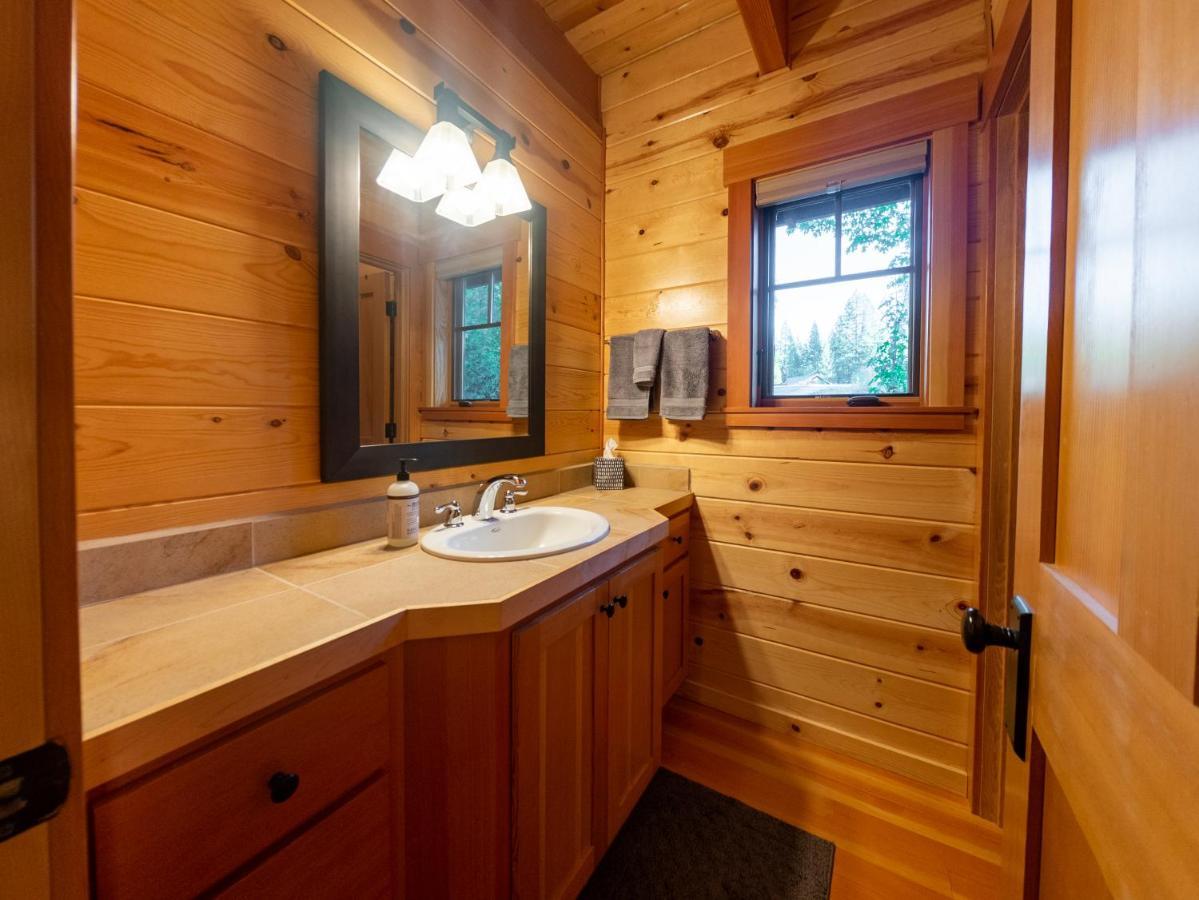 On The River Wooded Bliss Cabin Near Loloma McKenzie Bridge Exterior photo