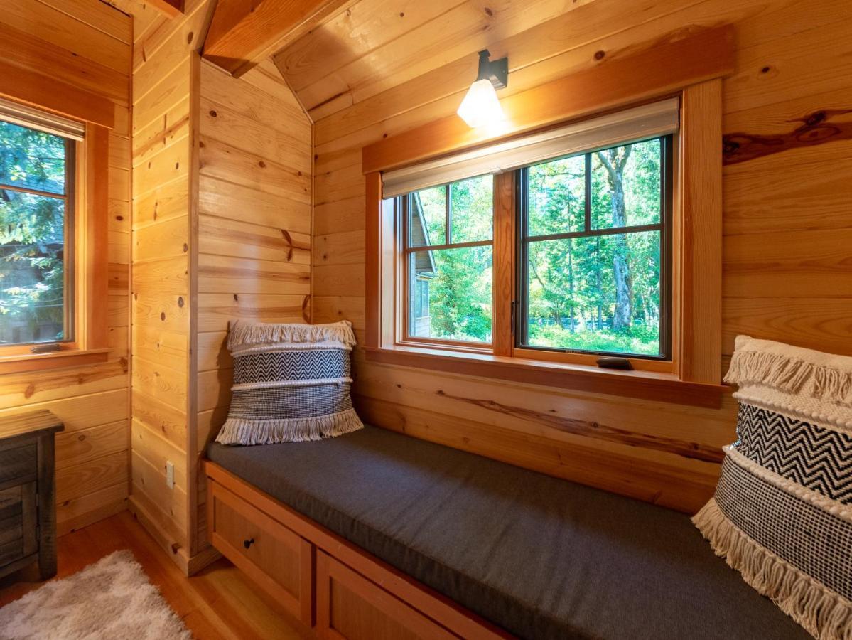 On The River Wooded Bliss Cabin Near Loloma McKenzie Bridge Exterior photo
