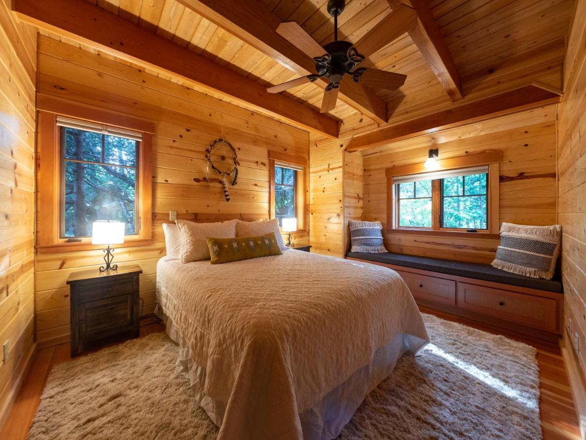 On The River Wooded Bliss Cabin Near Loloma McKenzie Bridge Exterior photo